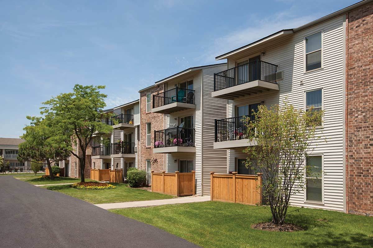 The Colony Apartments, Mount Prospect - (see pics & AVAIL)